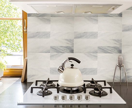 White and gray marble kitchen wall covering